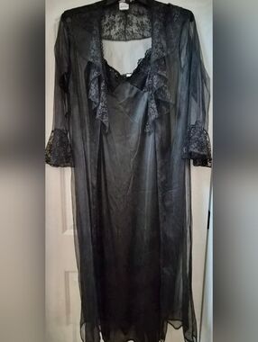 NWOT: Rare Fredricks Of Hollywood peignoir/lingerie Set